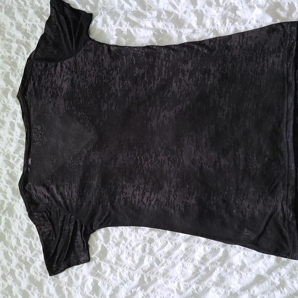 ⭐️3/$35 Billabong V neck acid tee - Picture 5 of 5